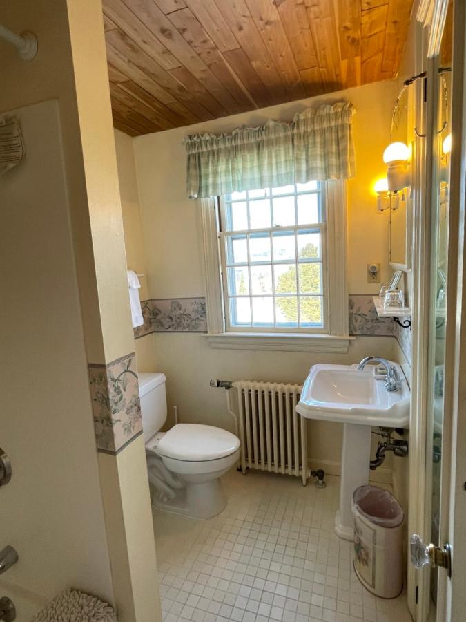 | Adair Country Inn & Restaurant