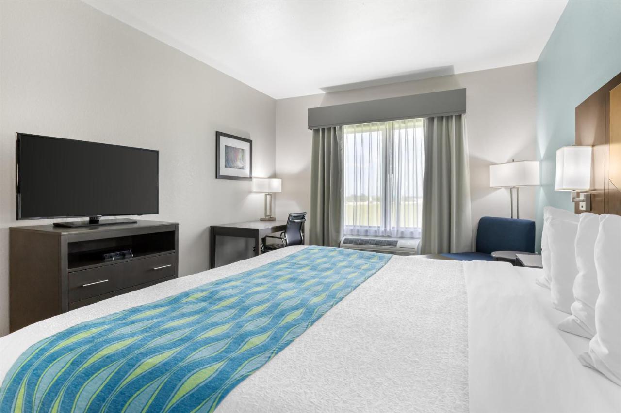 King Room - Non-Smoking at Best Western Plus Waller Hotel