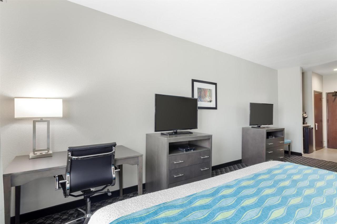 | Best Western Plus Waller Hotel