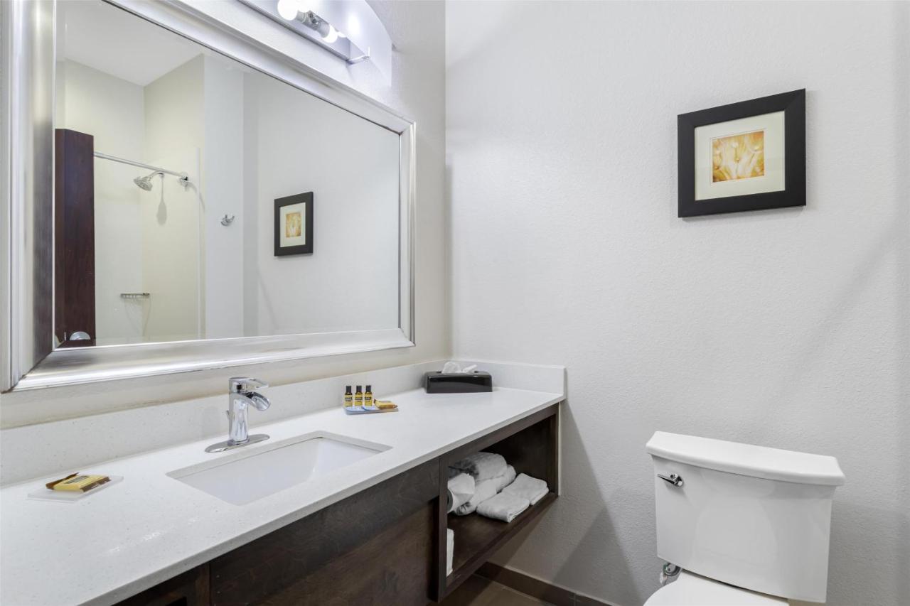 | Best Western Plus Waller Hotel