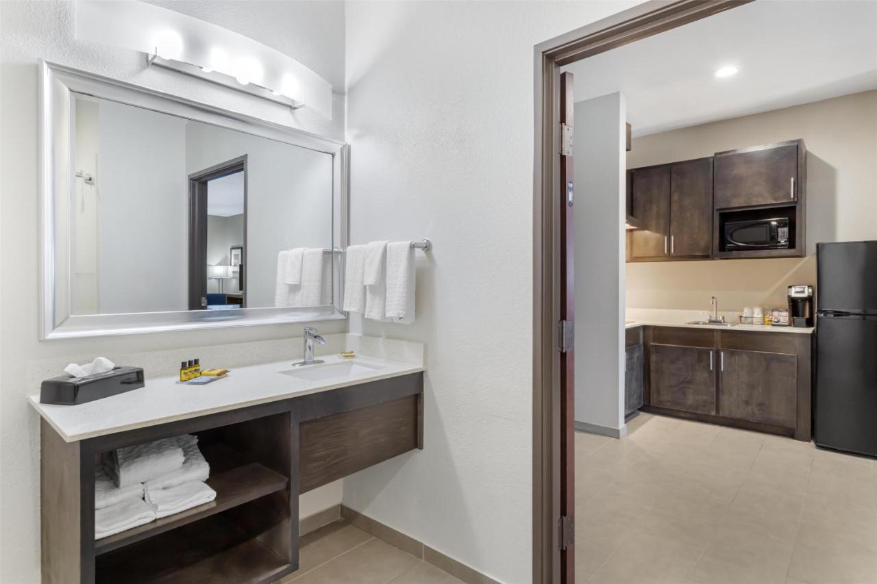 King Suite with Sofa Bed and Kitchenette at Best Western Plus Waller Hotel