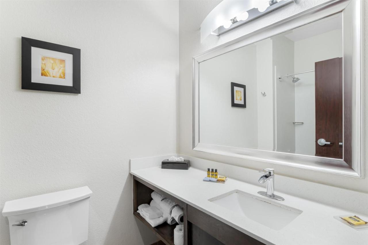 | Best Western Plus Waller Hotel