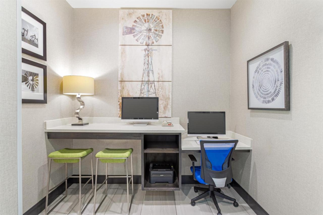| Best Western Plus Waller Hotel