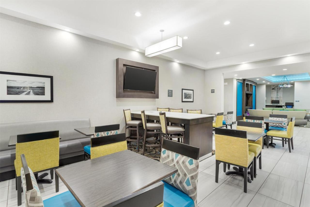 | Best Western Plus Waller Hotel