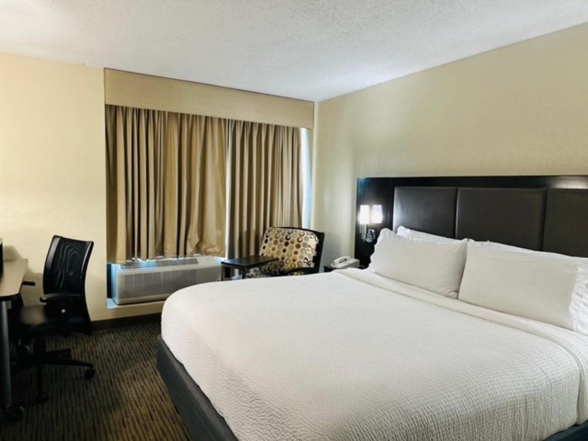 | Holiday Inn Miami International Airport, an IHG Hotel