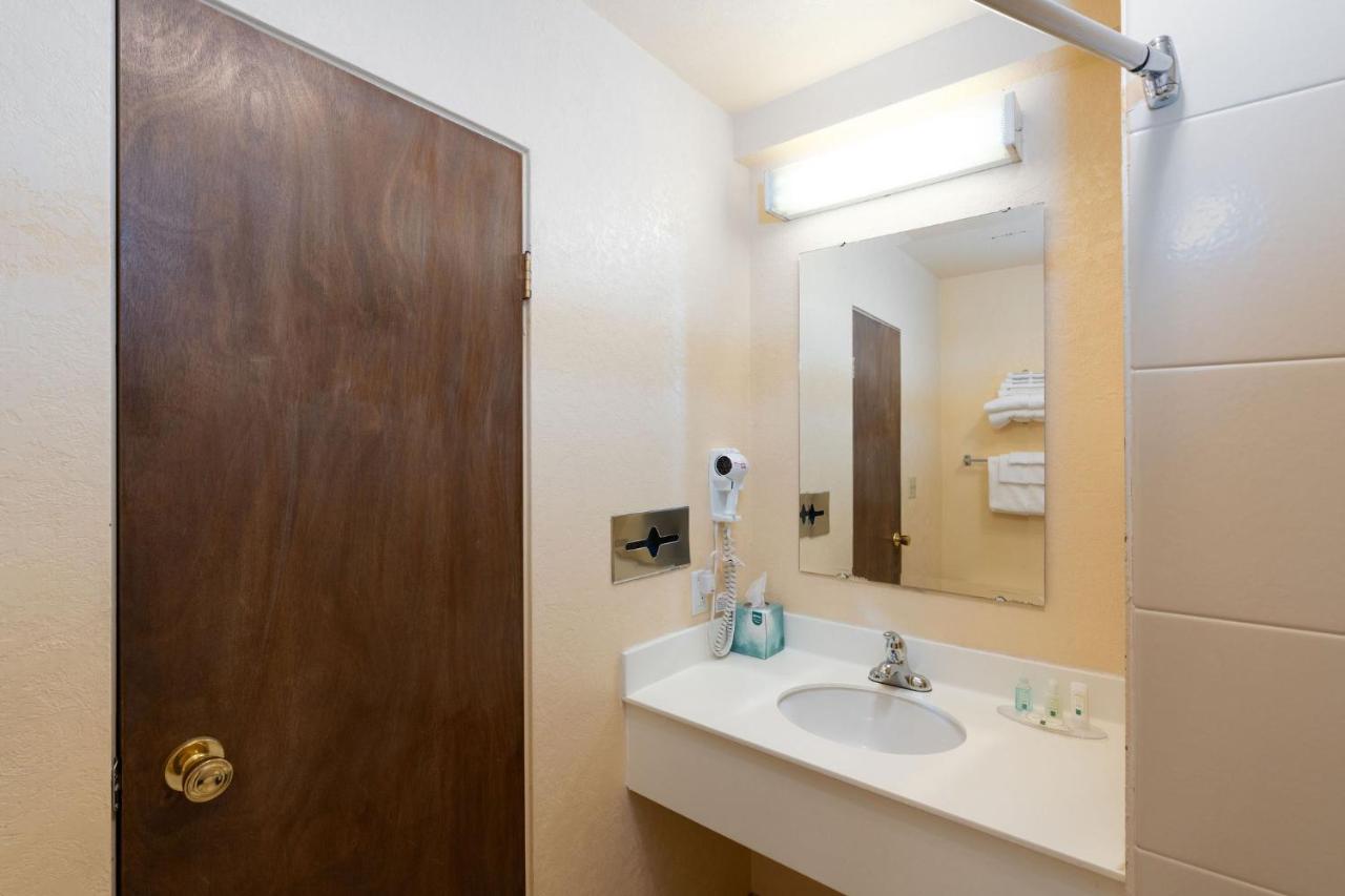 King Room - Non-Smoking at Quality Inn Havre