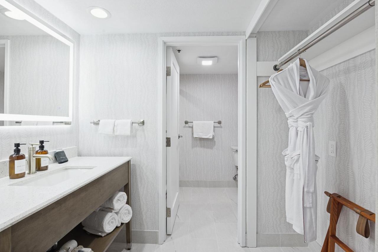 | 456 Embarcadero Inn & Suites
