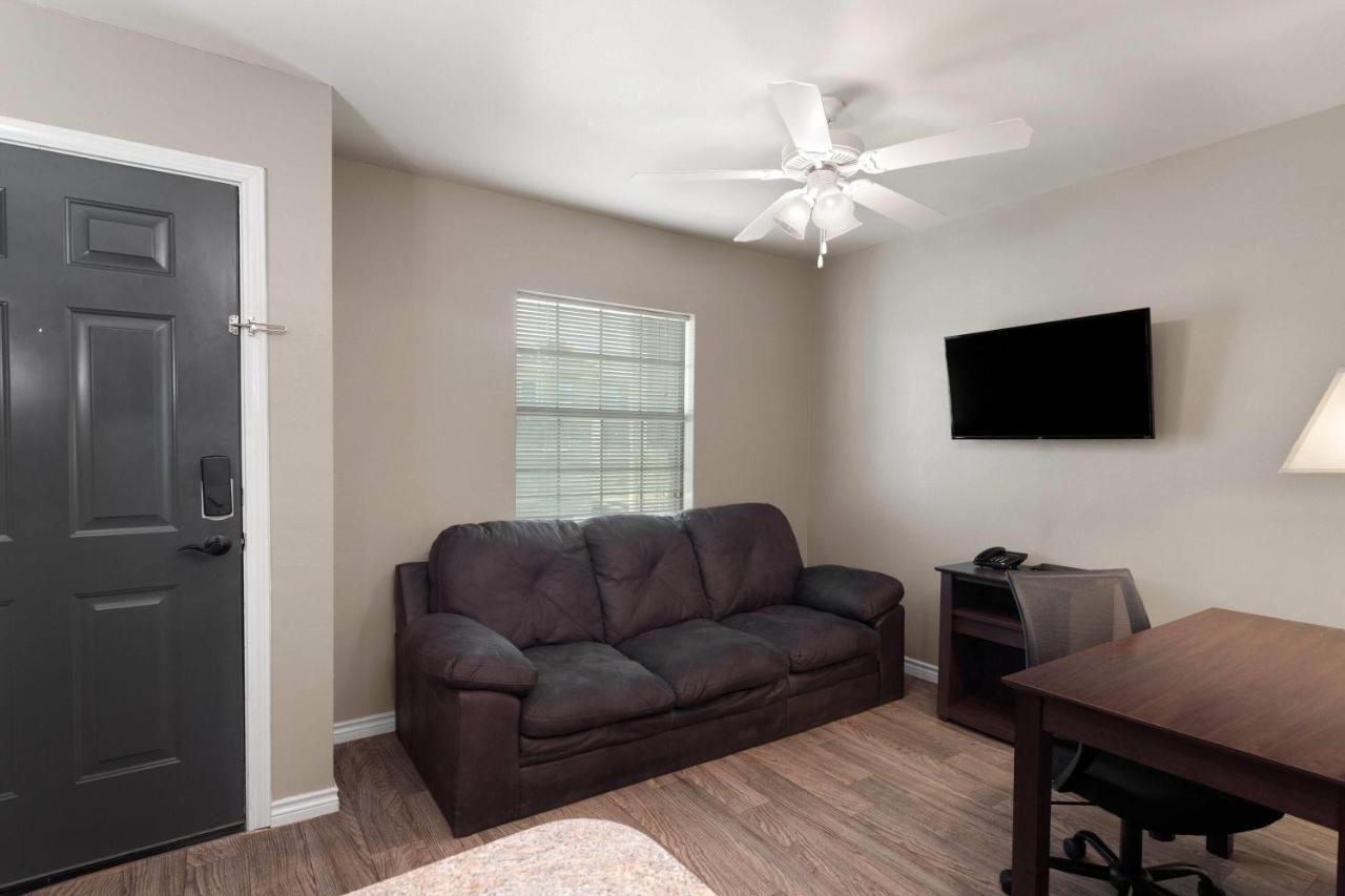 | Eagles Den Suites at Andrews