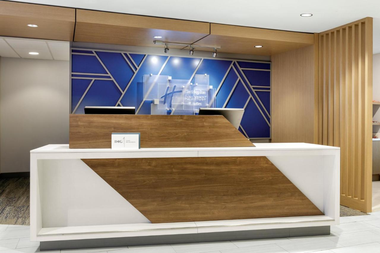 | Holiday Inn Express Hotel & Suites Cleveland-Streetsboro, an IHG Hotel