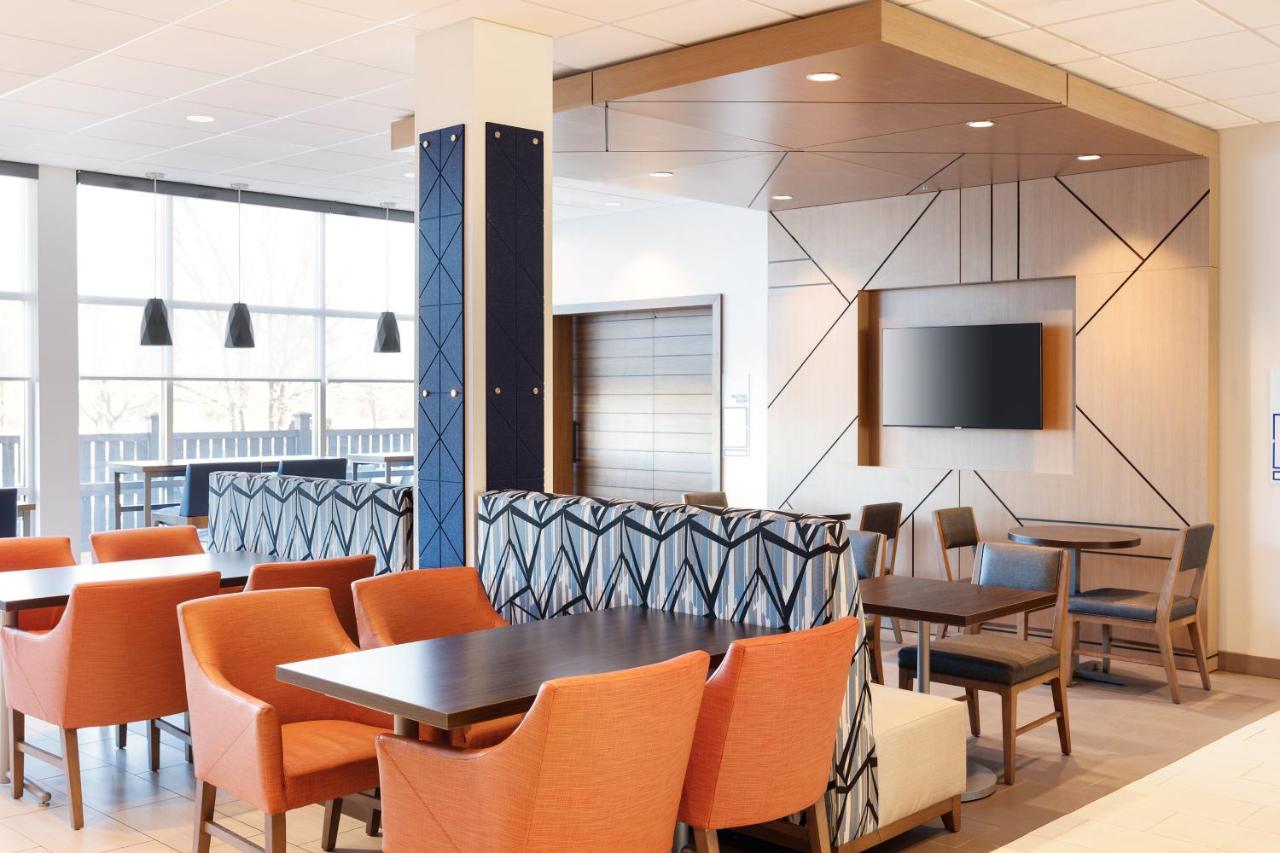 | Holiday Inn Express Hotel & Suites Cleveland-Streetsboro, an IHG Hotel