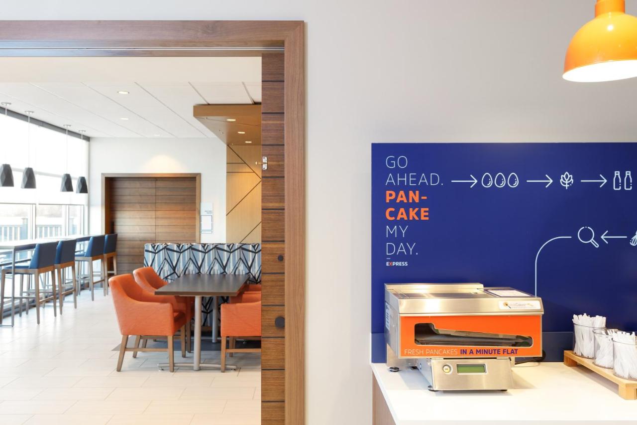 | Holiday Inn Express Hotel & Suites Cleveland-Streetsboro, an IHG Hotel