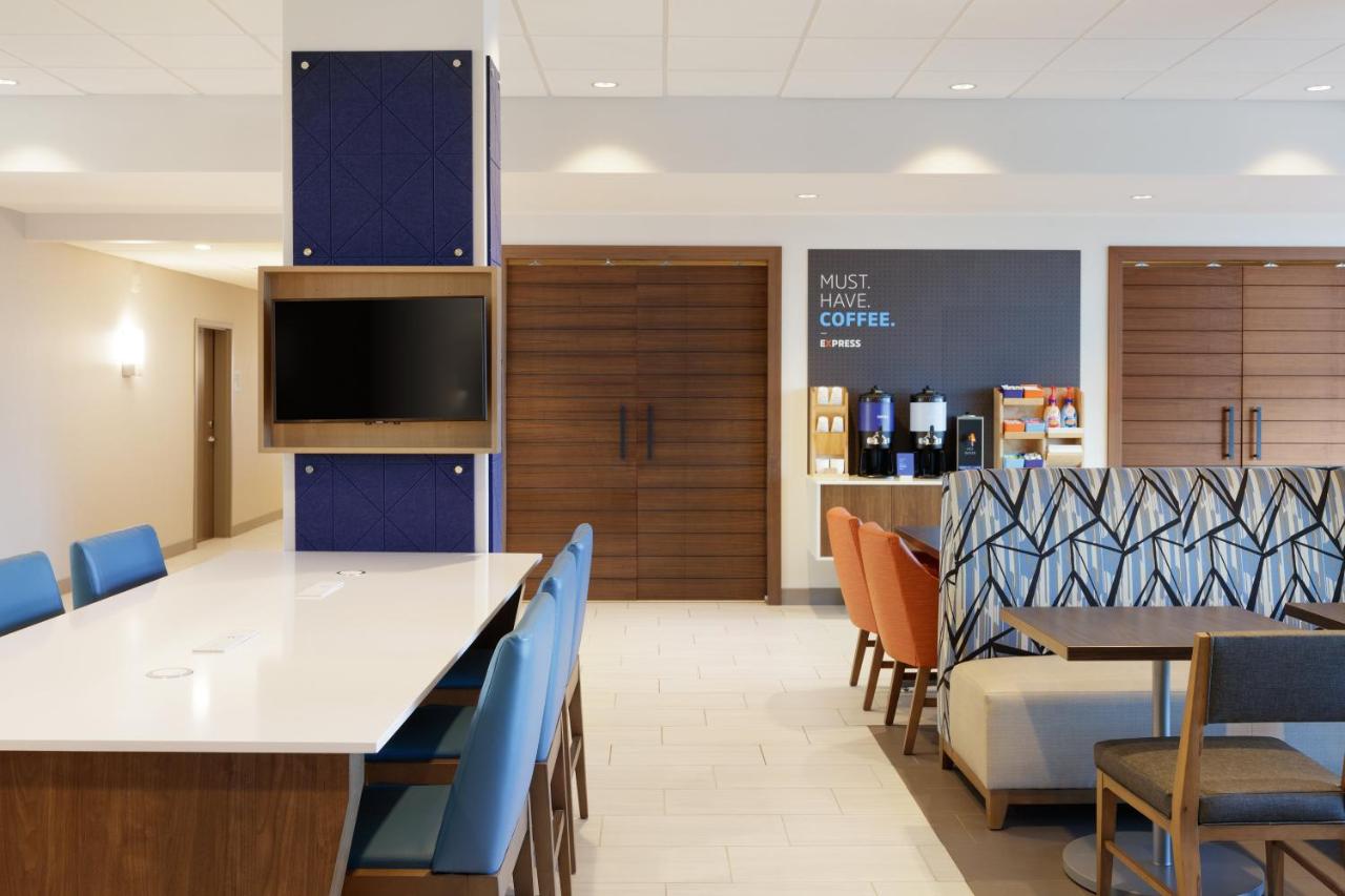 | Holiday Inn Express Hotel & Suites Cleveland-Streetsboro, an IHG Hotel