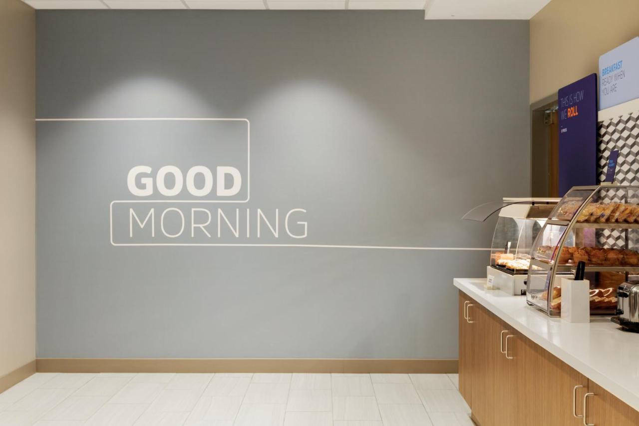 | Holiday Inn Express Hotel & Suites Cleveland-Streetsboro, an IHG Hotel