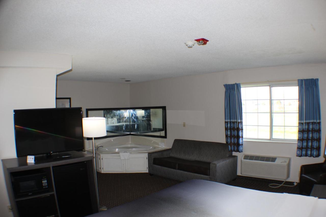 | Super 8 by Wyndham Gardner