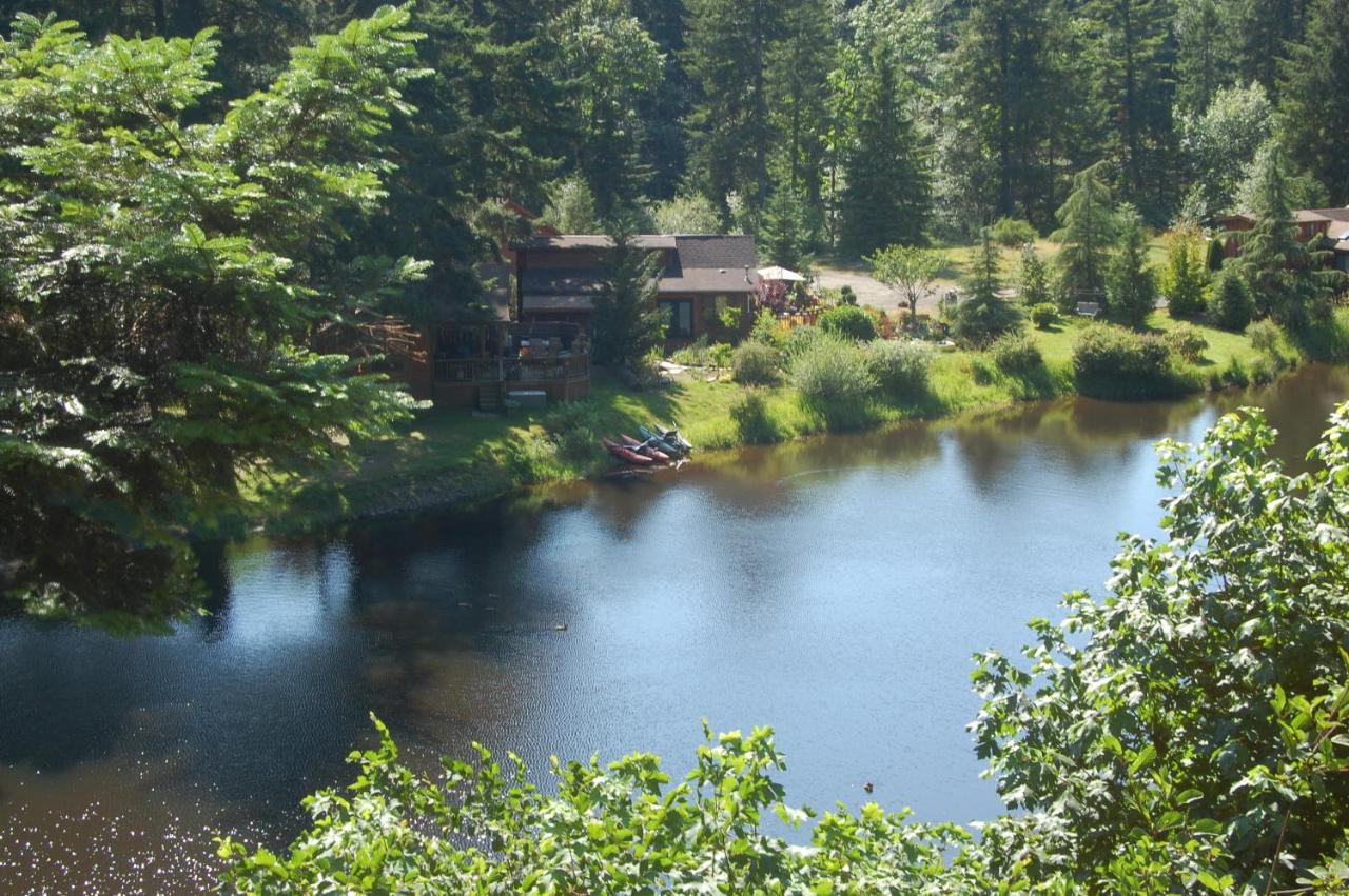 | Mount Hood Village Yurt 1