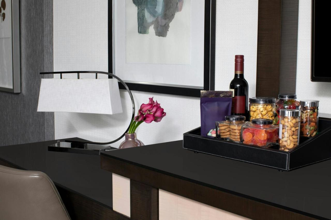 Corner, Larger Guest room, 1 King at The Ritz-Carlton, Atlanta