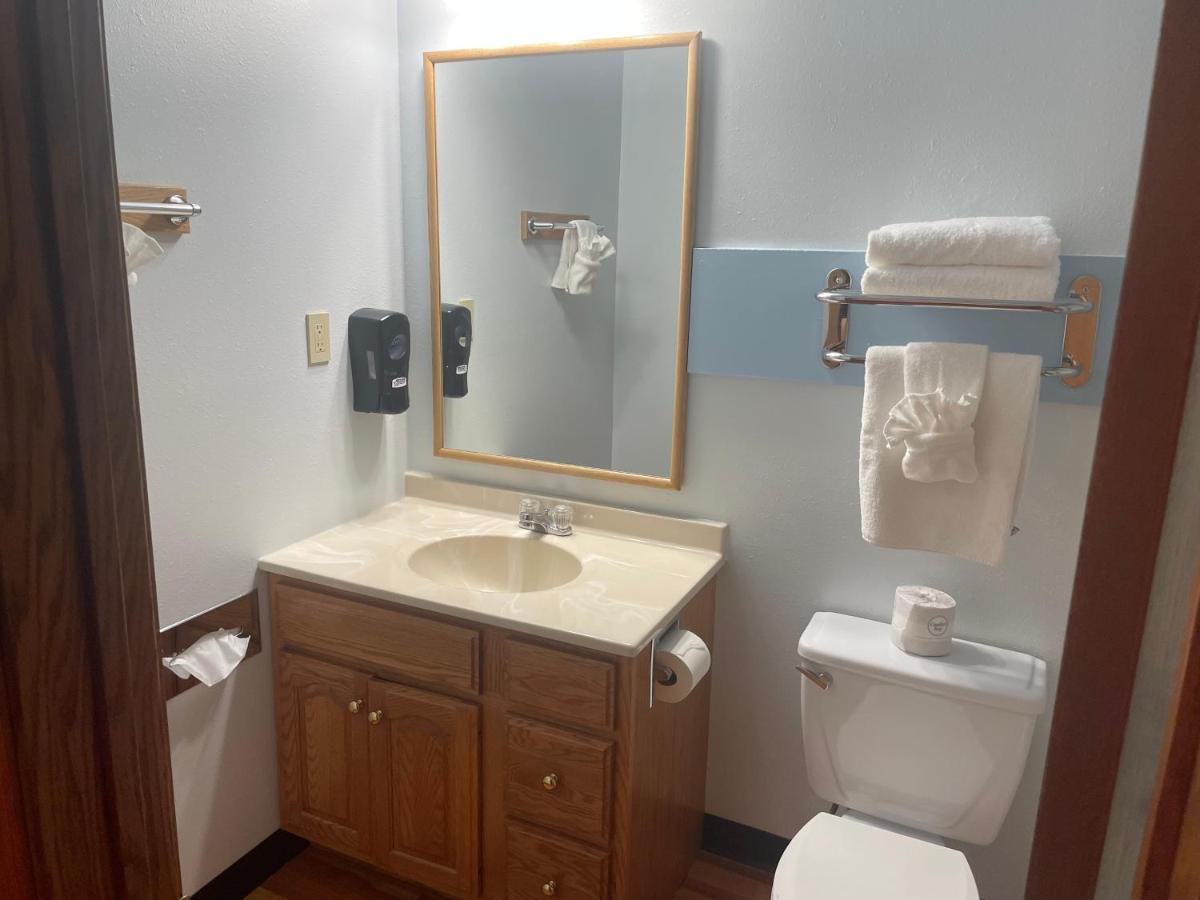 Deluxe Queen Room at Rocker Inn