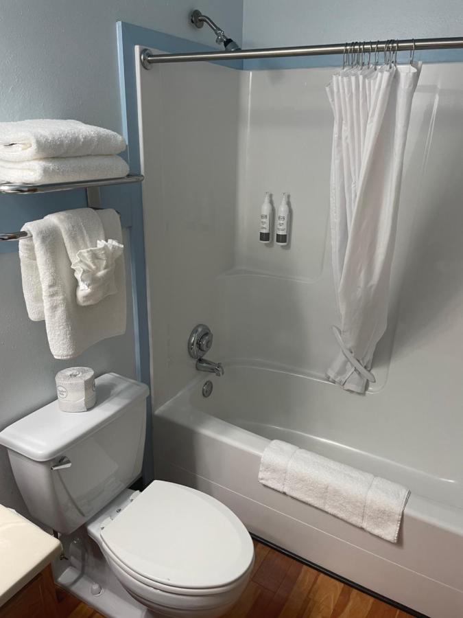 Deluxe Queen Room at Rocker Inn