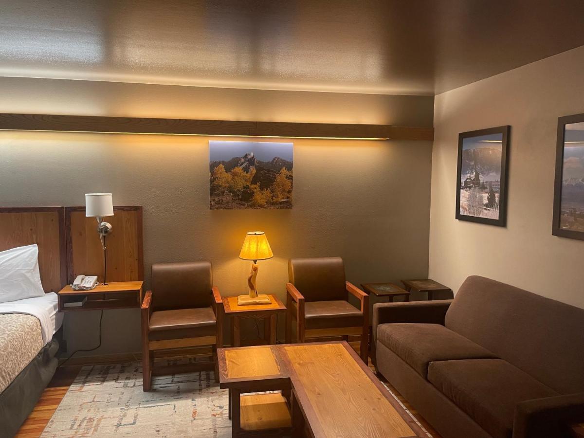 Deluxe Queen Room at Rocker Inn