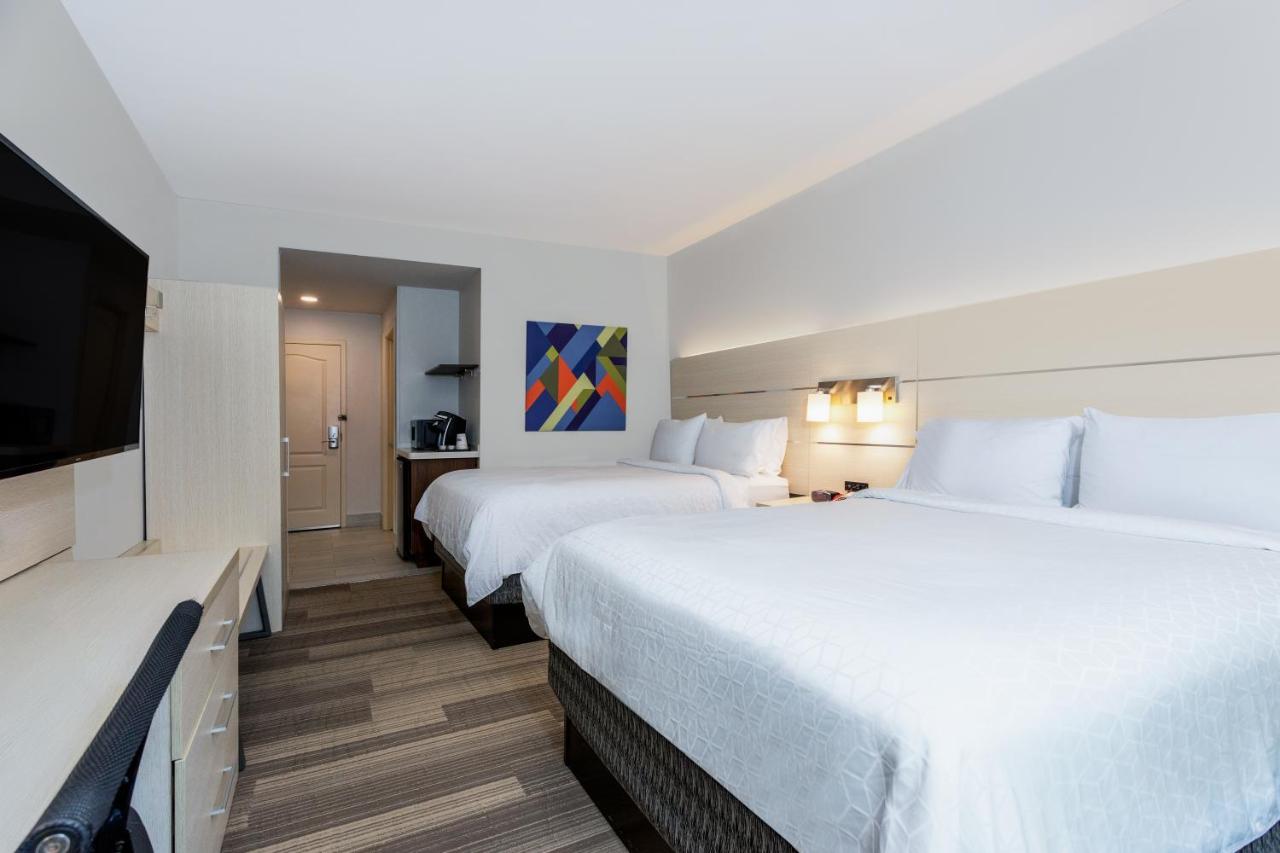  | Holiday Inn Express & Suites, International Drive, an IHG Hotel