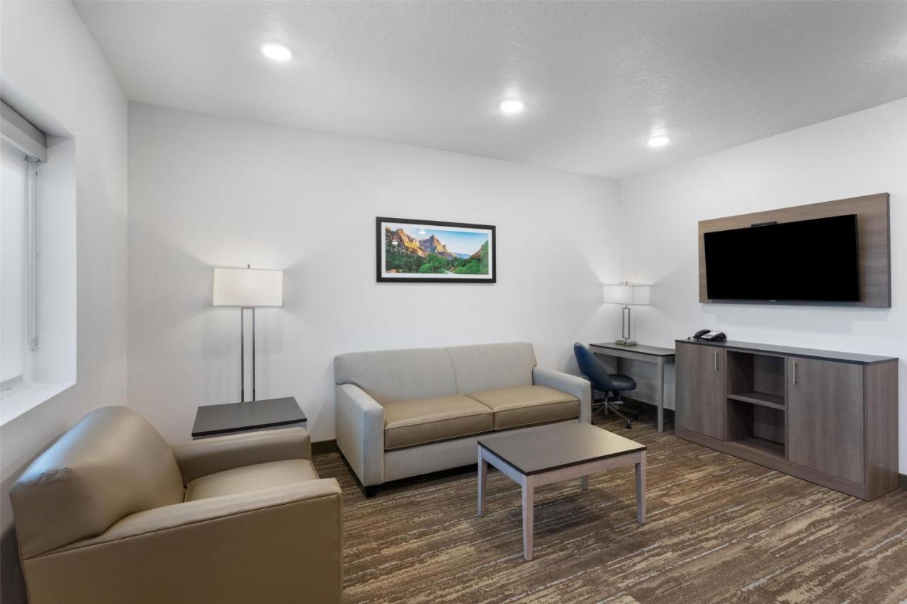 | Best Western Plus Landmark Hotel