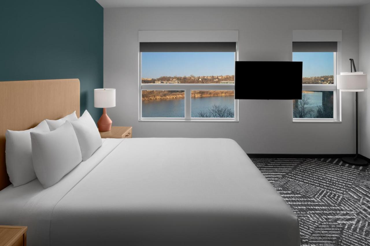 King Studio with Riverview at HYATT house Pittsburgh-South Side