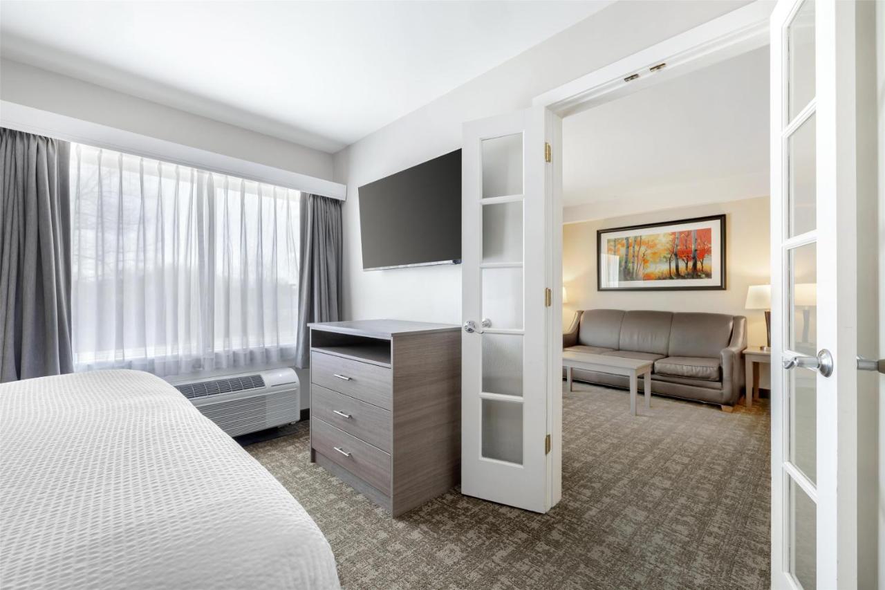 King Room with Sofa Bed - Non-Smoking at Best Western Plus Windjammer Inn & Conference Center
