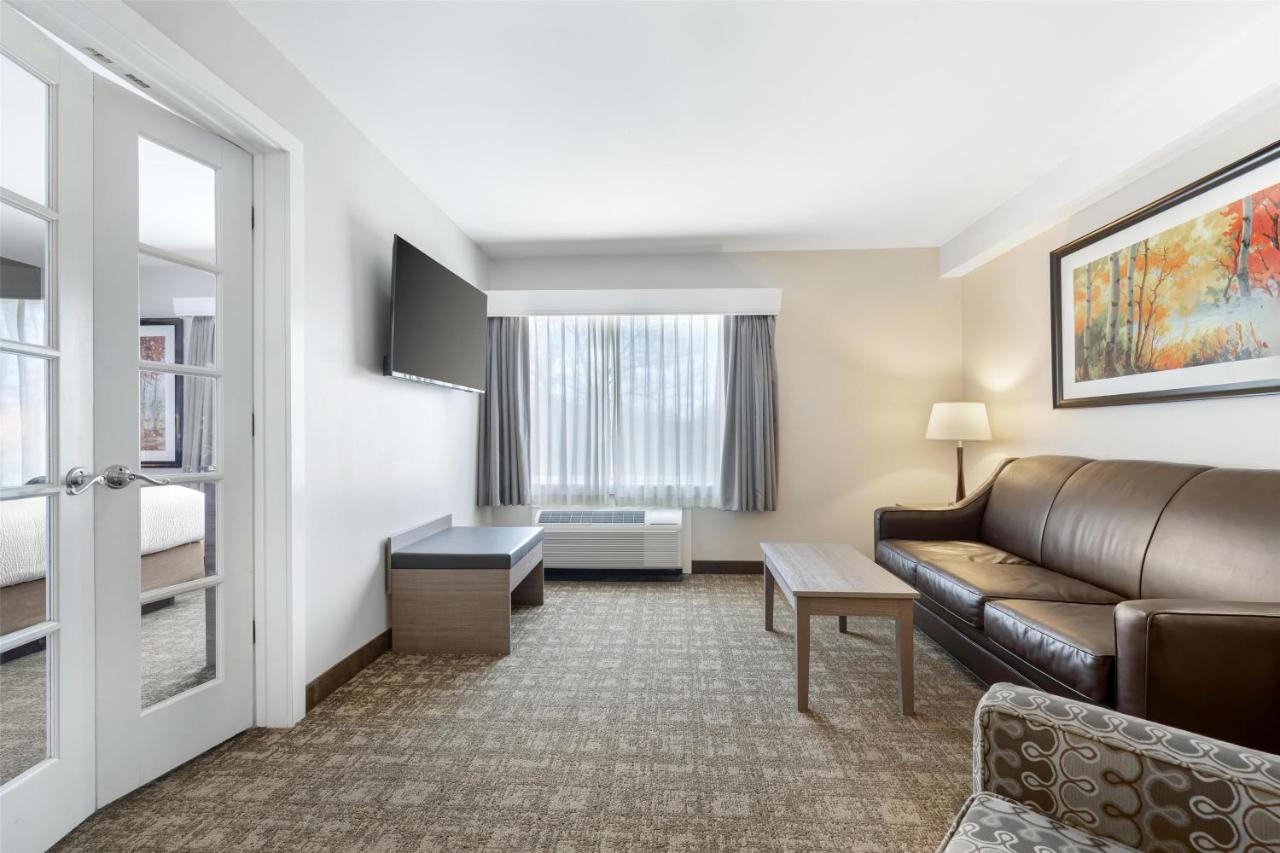 | Best Western Plus Windjammer Inn & Conference Center