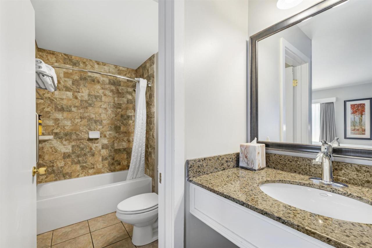 King Room with Sofa Bed - Non-Smoking at Best Western Plus Windjammer Inn & Conference Center