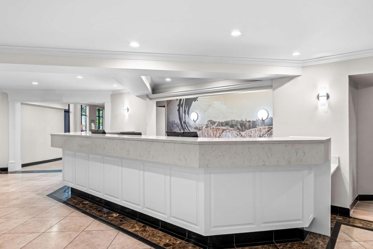 | Best Western Plus Plaza Hotel & Conference Center