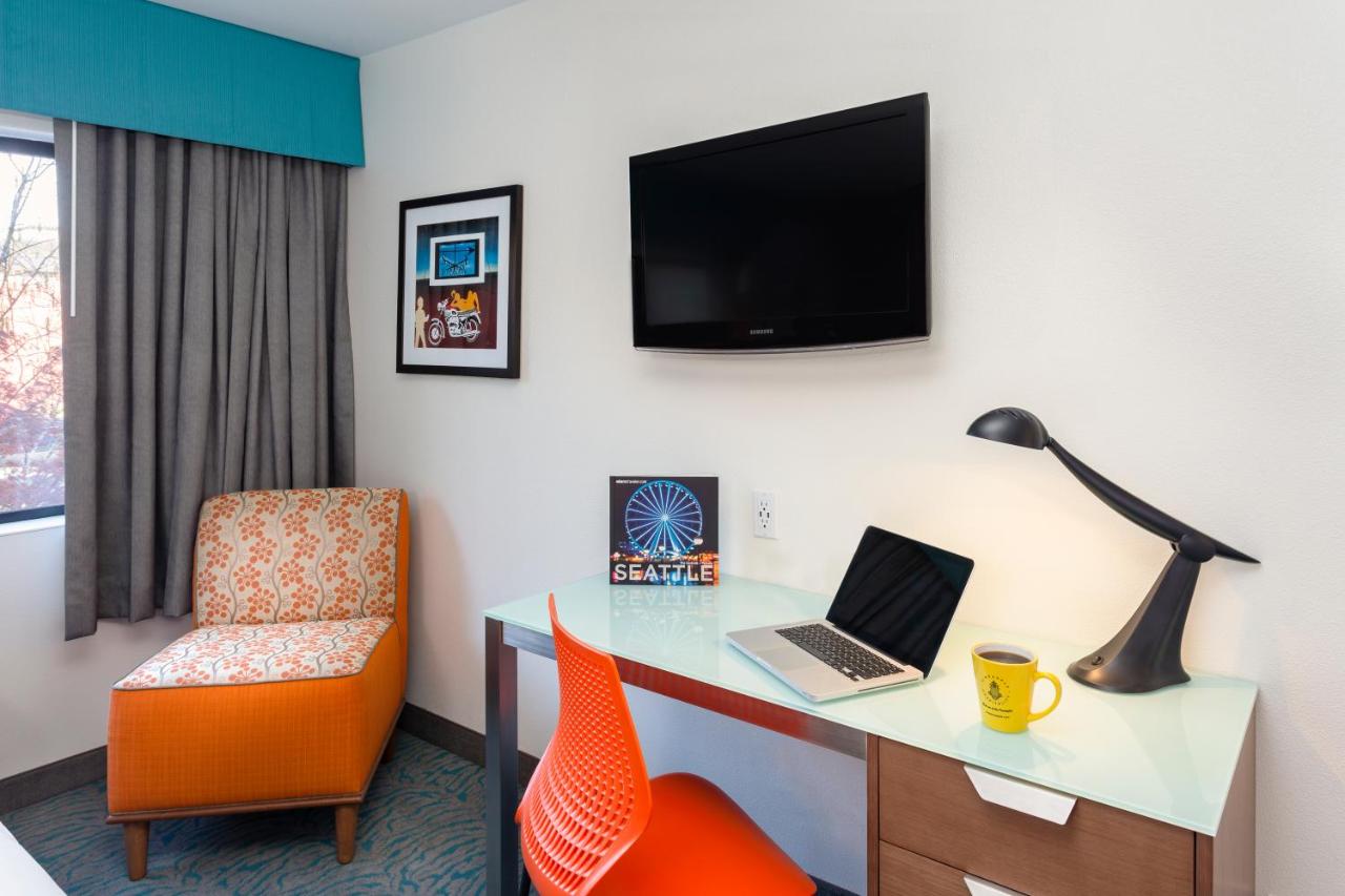 Traditional Queen Room with Two Queen Beds at Staypineapple, University Inn, University District Seattle