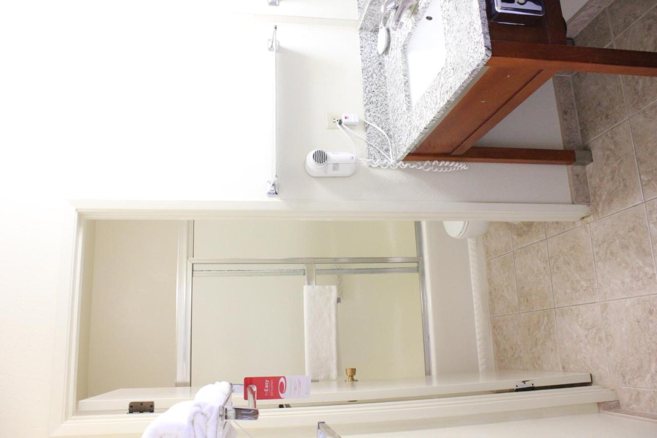 Standard Queen Room - Non-Smoking at Days Inn by Wyndham Ridgecrest near China Lake Naval Station