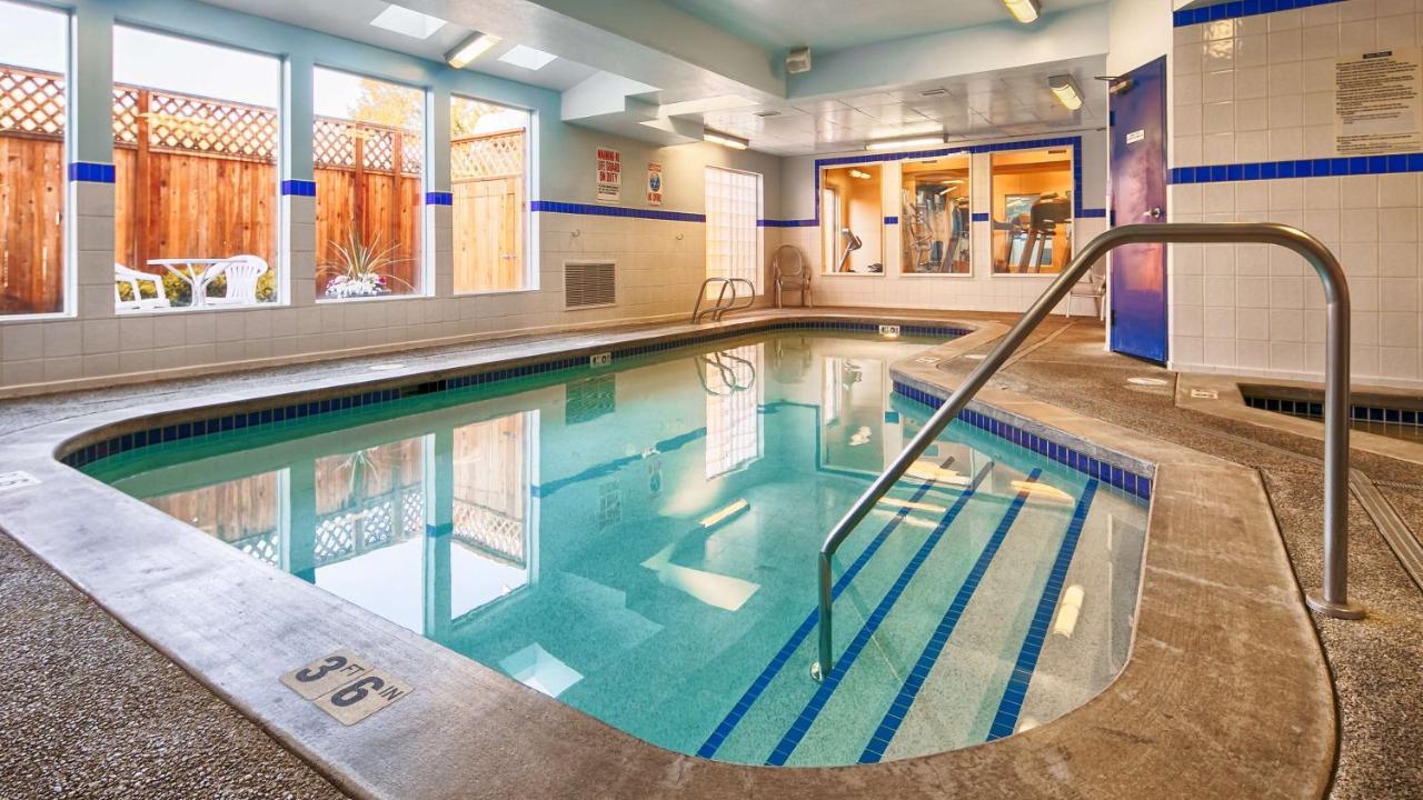 | Executive Residency by Best Western Navigator Inn & Suites