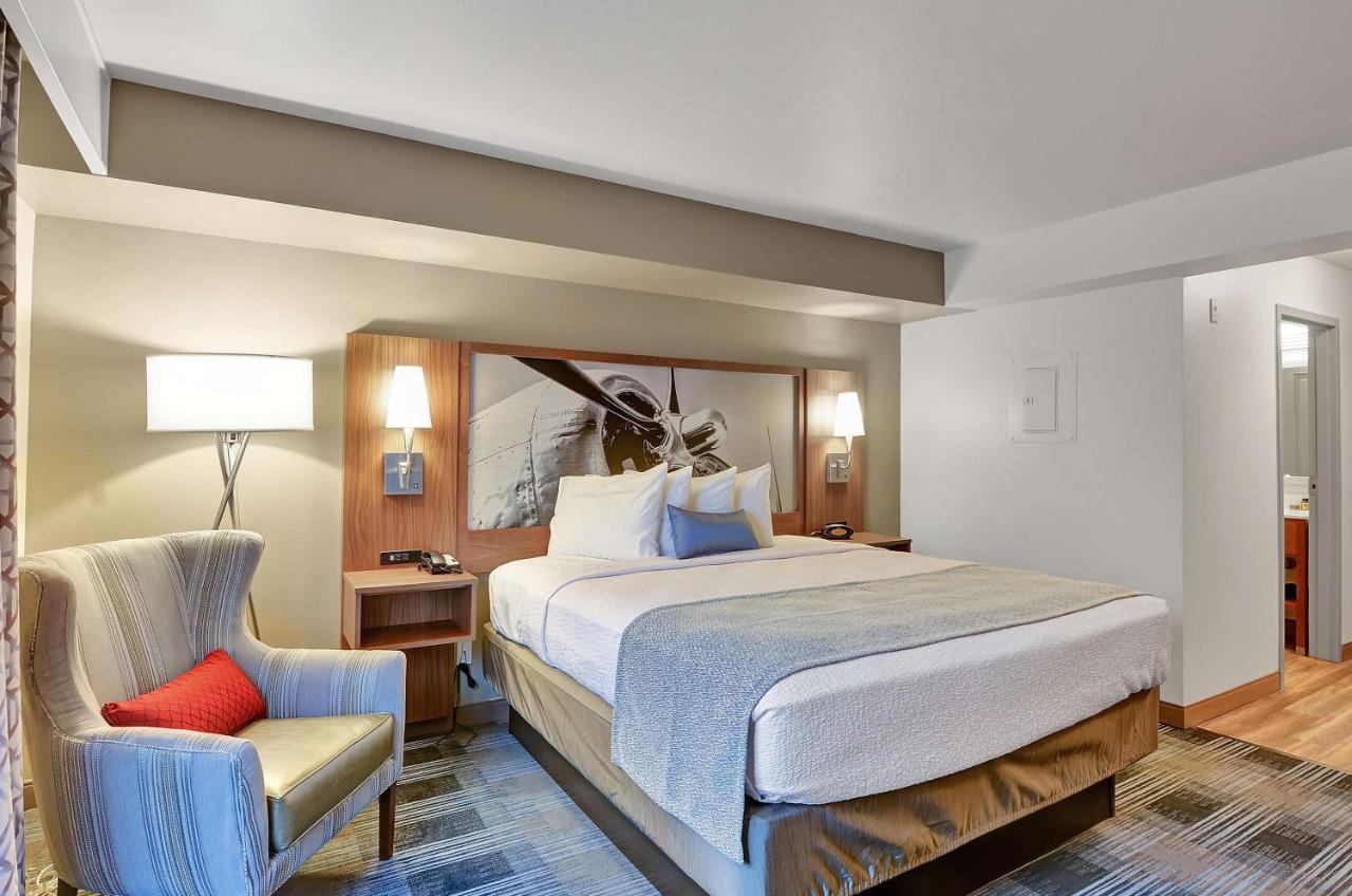 | Executive Residency by Best Western Navigator Inn & Suites