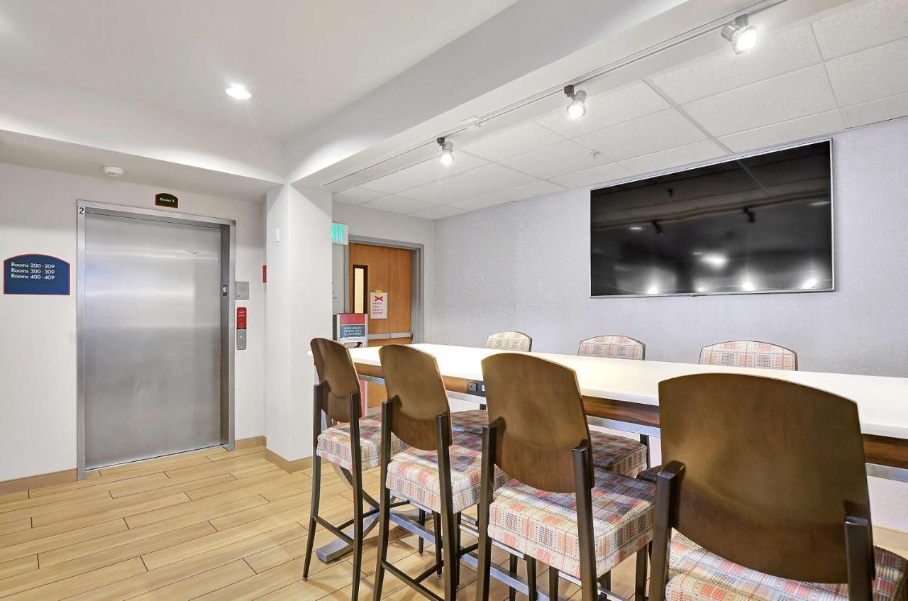 | Executive Residency by Best Western Navigator Inn & Suites