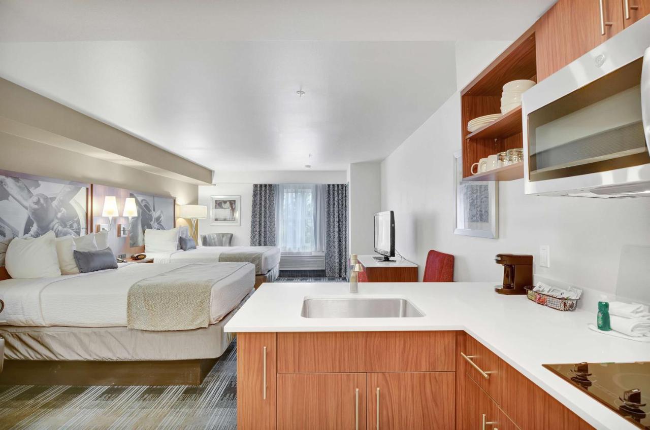 | Executive Residency by Best Western Navigator Inn & Suites