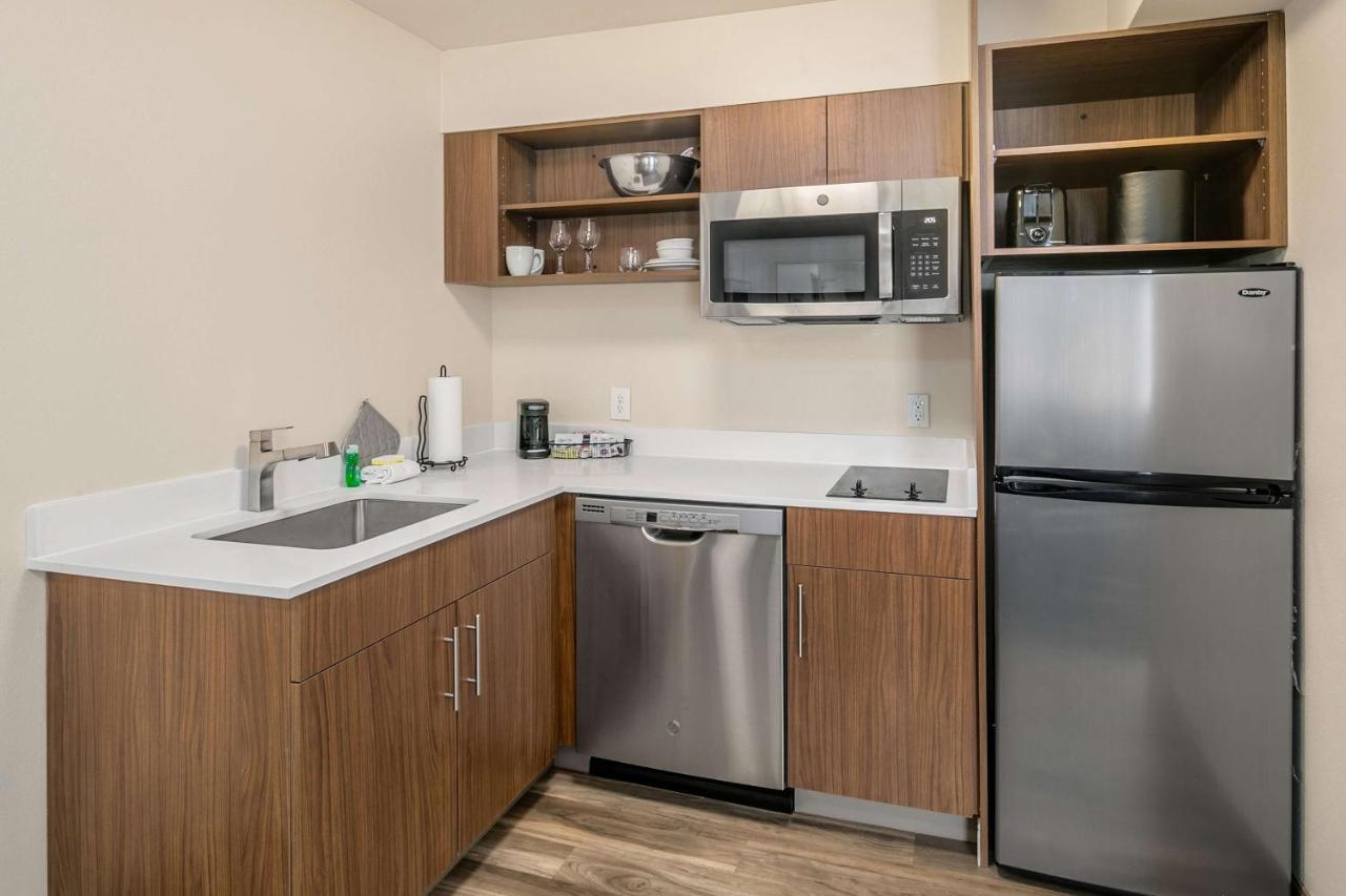 | Executive Residency by Best Western Navigator Inn & Suites