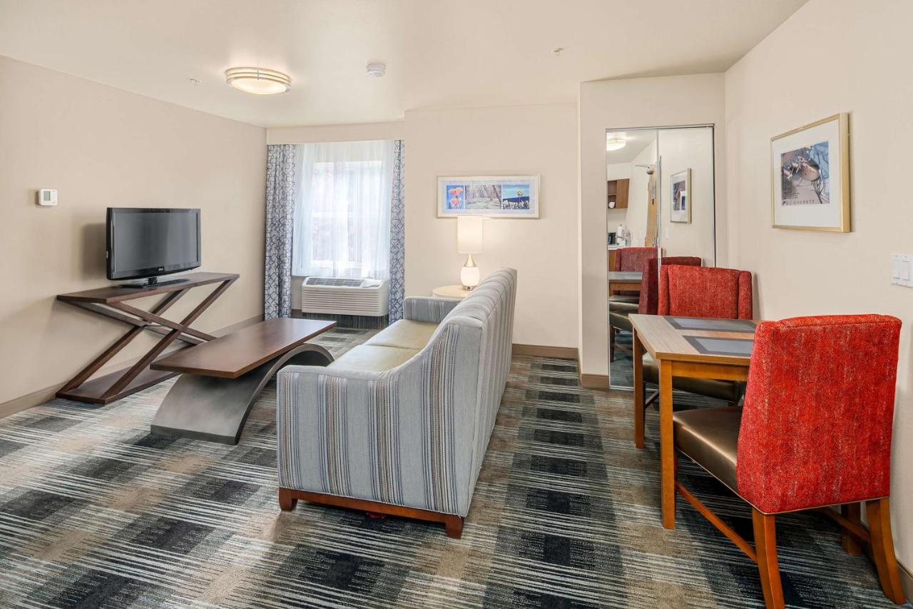 | Executive Residency by Best Western Navigator Inn & Suites