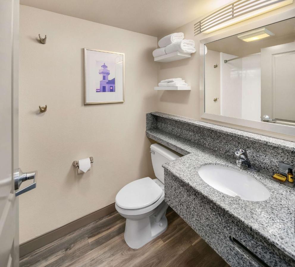 | Executive Residency by Best Western Navigator Inn & Suites
