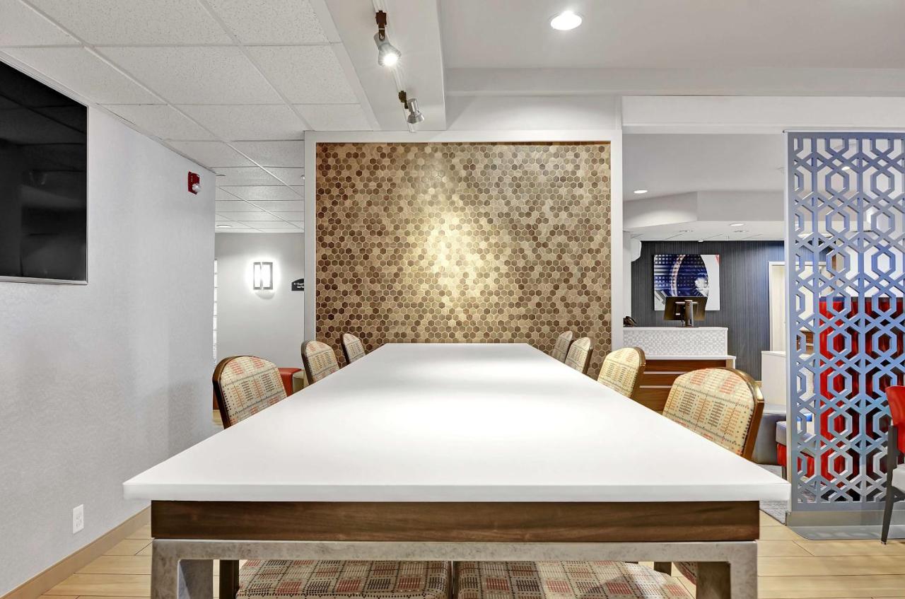 | Executive Residency by Best Western Navigator Inn & Suites