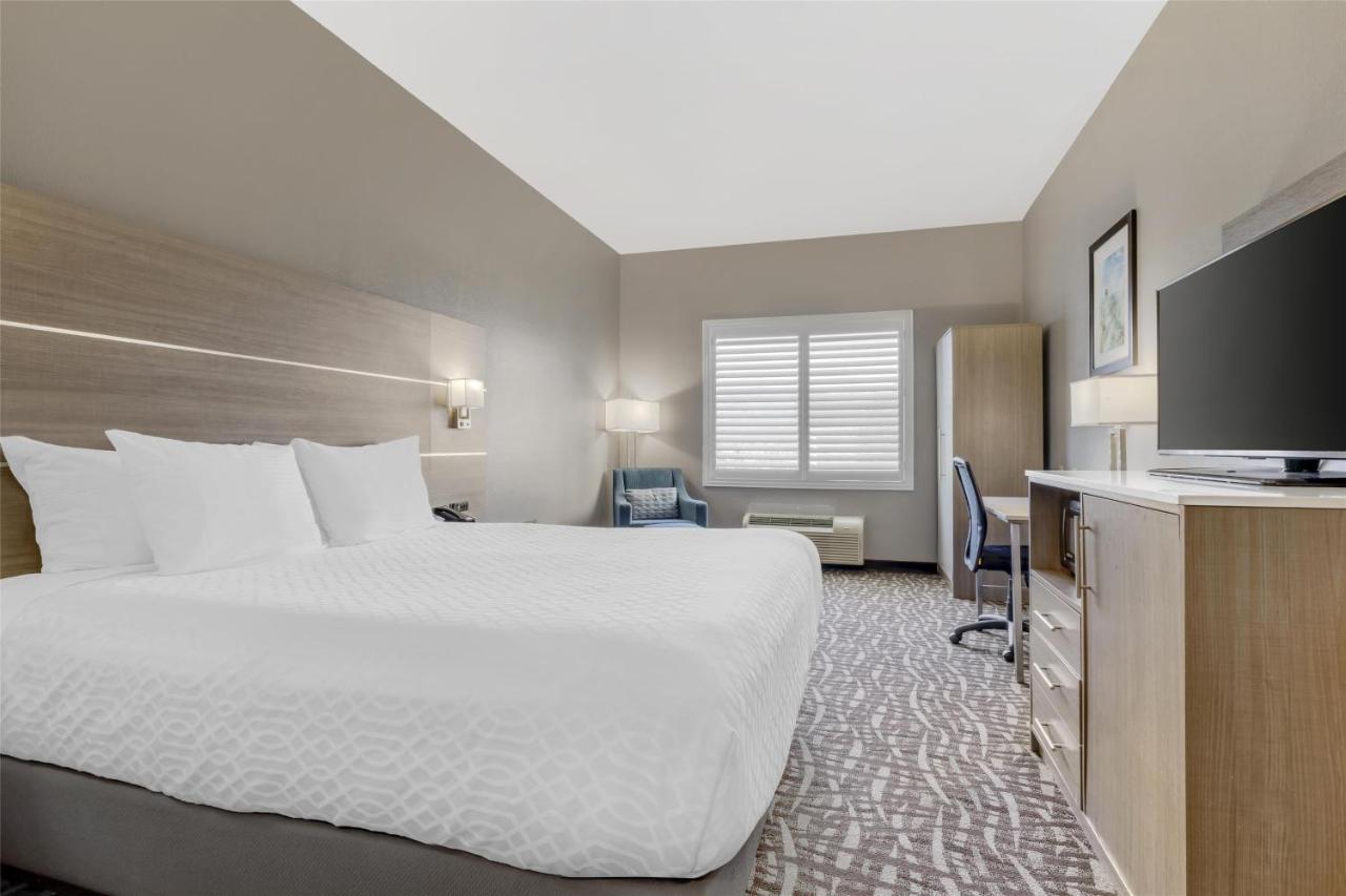 King Room at Best Western Plus Lake Elsinore Inn & Suites