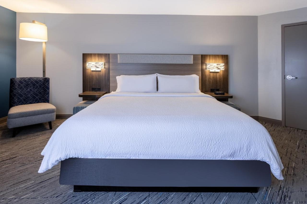 Executive King Suite at Holiday Inn Express & Suites Flowood by IHG