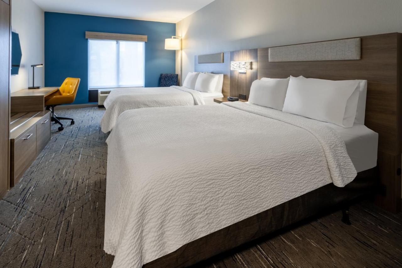 Queen Room with Two Queen Beds at Holiday Inn Express & Suites Flowood by IHG