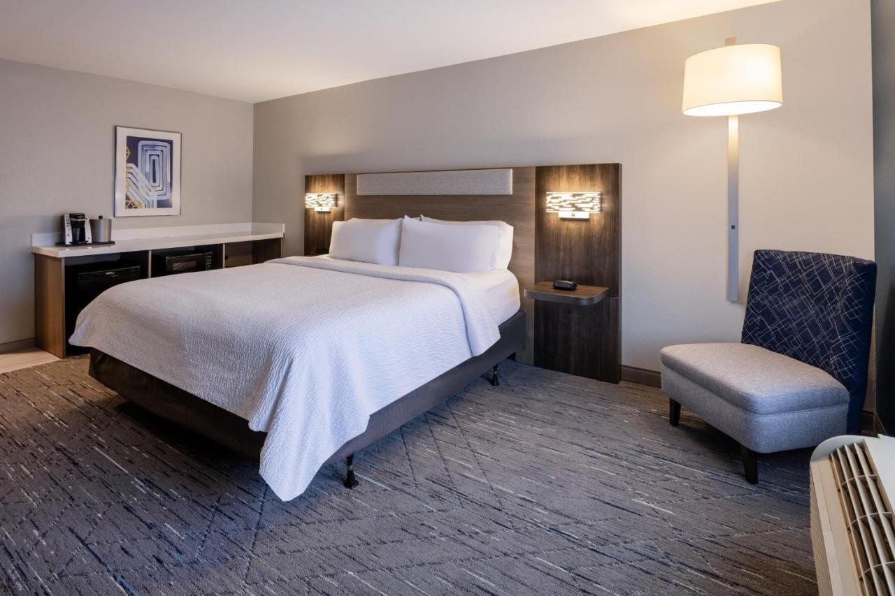  | Holiday Inn Express & Suites Flowood, an IHG Hotel