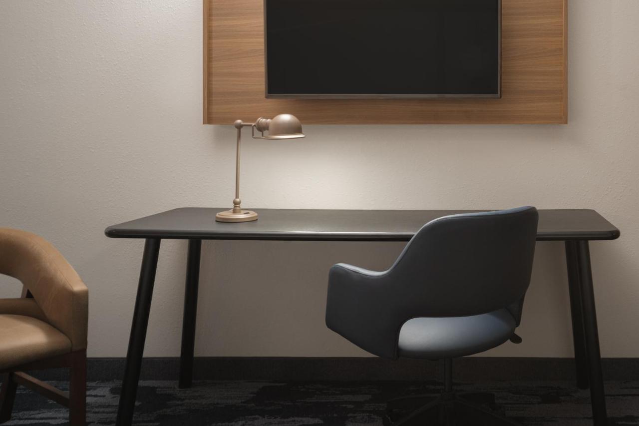 King Room at Fairfield Inn & Suites by Marriott Cleveland