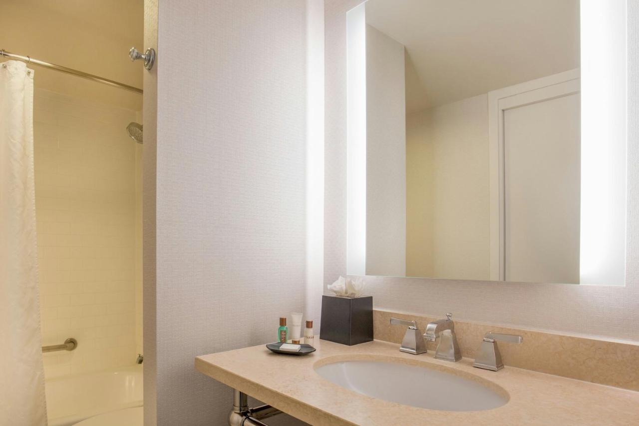  | Sheraton Suites Chicago Elk Grove