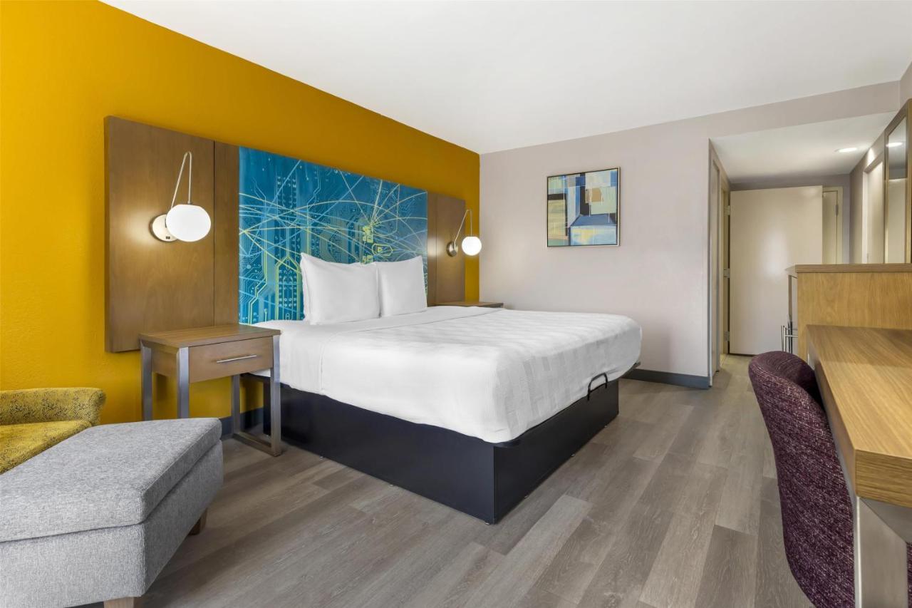 King Room with Mobility Accessible Tub at Best Western Plus Raleigh Crabtree Valley Hotel