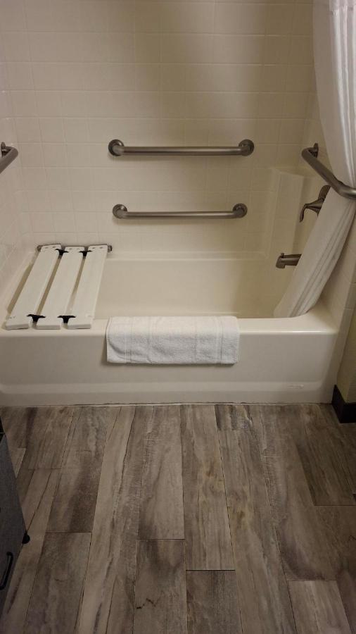 | Island Suites