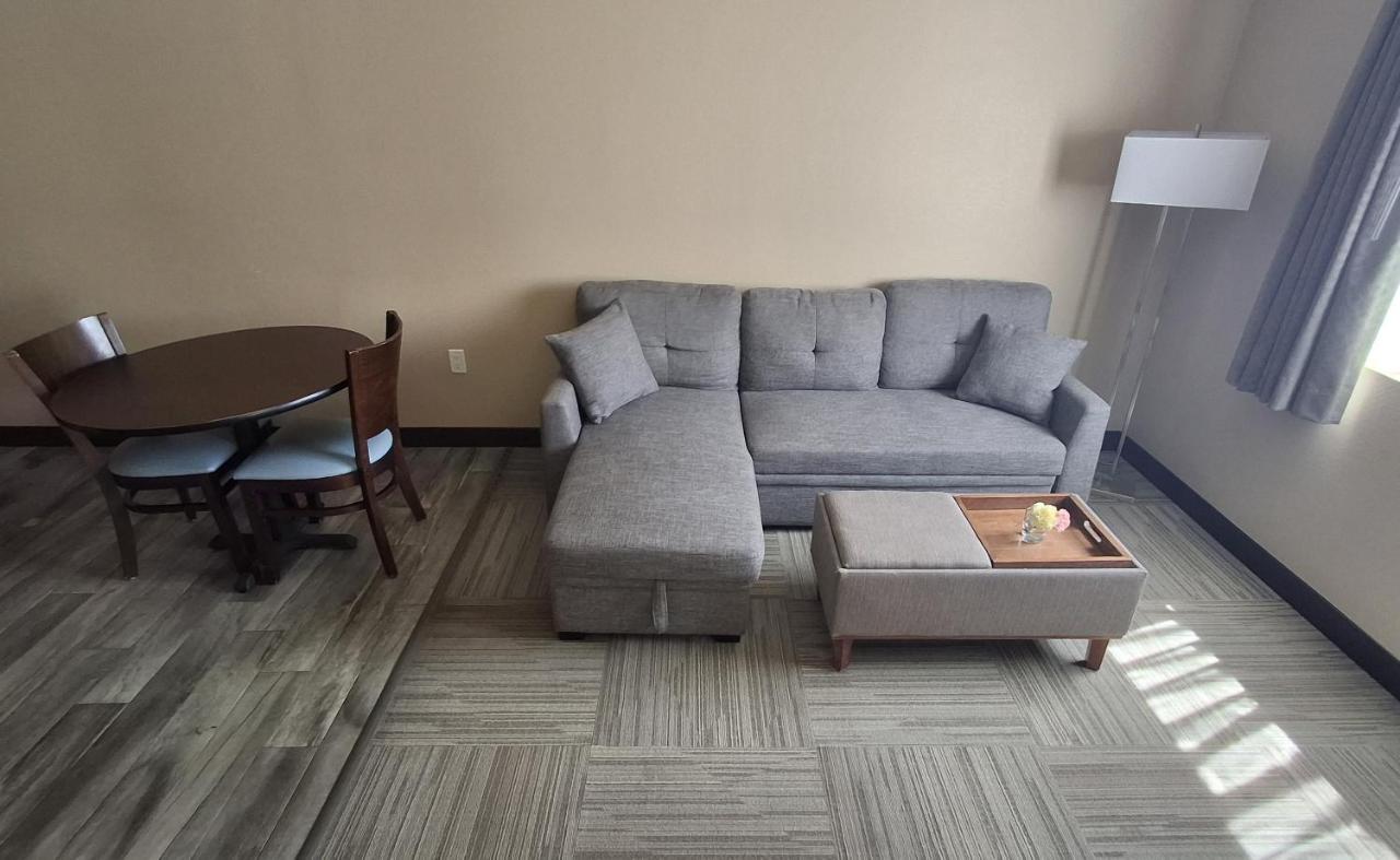 | Island Suites