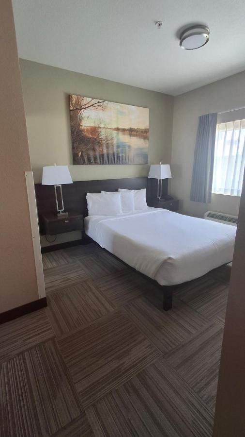 | Island Suites